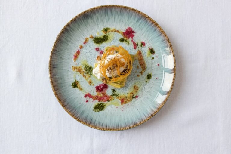 alt - Plate showing a recipe of a typical French dish: leek vinaigrette